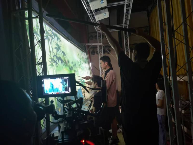建始县TVC拍摄公司：美妆时尚造梦师，雕琢细节中的高级质感